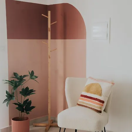 Contemporary Style Terraced In Spb By Homely * セント・ポールズ・ベイ