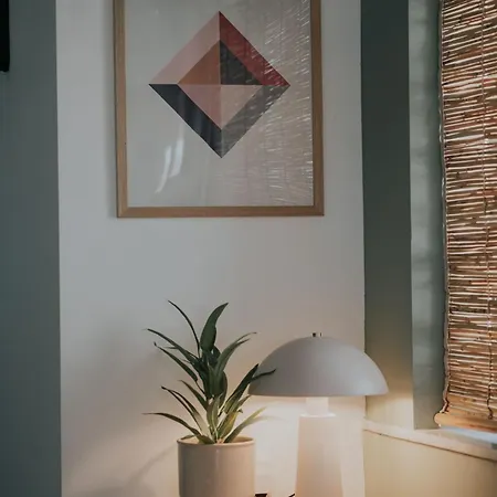 Contemporary Style Terraced In Spb By Homely セント・ポールズ・ベイ