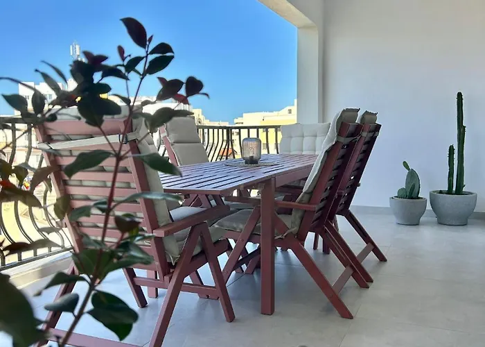 Contemporary Style Terraced In Spb By Homely St Paul's Bay